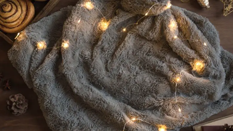 Cuddlesome Creations: DIY Cozy Blankets for Snuggle-Worthy Gifts