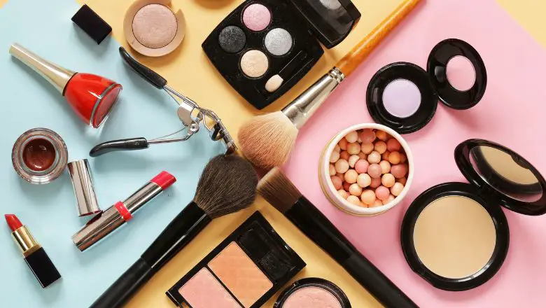 DIY Makeup Storage Idea #2: Magnetic Makeup Board