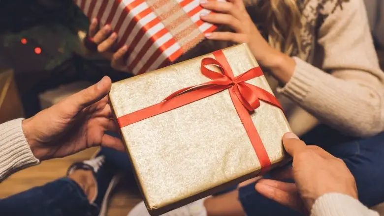 Easy Christmas Gifts to Make for Family and Friends