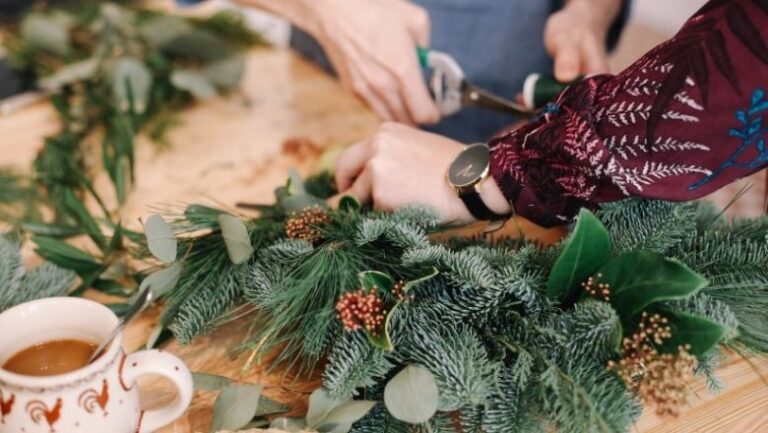 5 Easy Christmas Wreaths Under $20