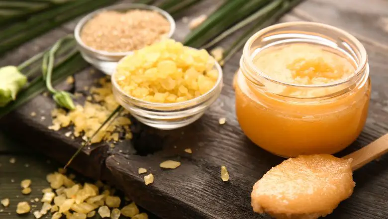 Exfoliate Your Skin Naturally Using a Sugar Scrub Made Out of Honey and Granulated Sugar