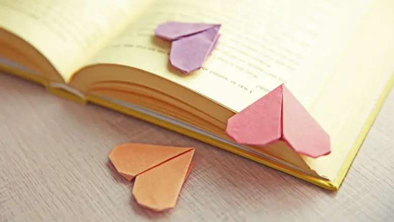 DIY Valentine's Day Craft for Kids #1: Heart-Shaped Bookmarks