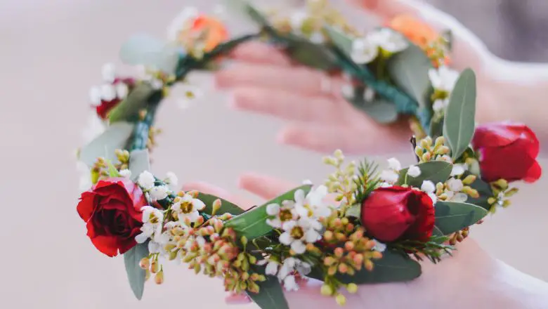 Sixteen Party Ideas For Girls #4: DIY Flower Crown Party