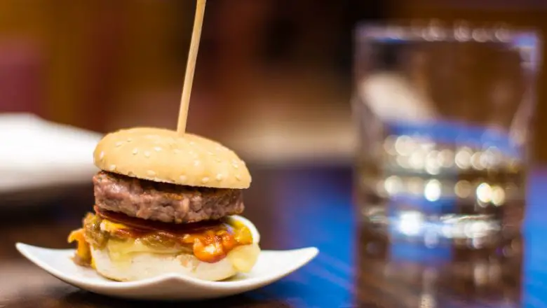 Sliders Showdown: Mini Burgers, Maximum Flavor