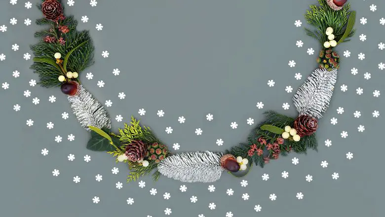 Snowy Snowflake Wreath